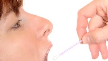 Un japonez a colectionat mostre de saliva de la sute de fete in ultimii 17 ani