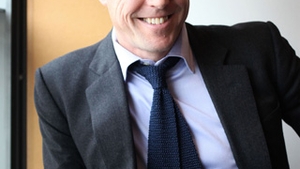 Hugh Grant a devenit tata dupa o aventura cu o actrita cu 19 ani mai mica