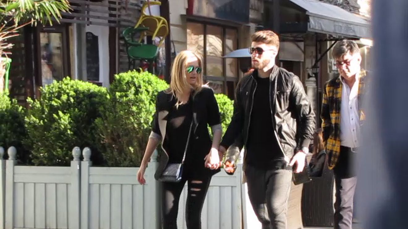 Vanat de toate, Mihai Radut a ales...A.S.I.A.! Vezi aici ce blonda din celebra formatie ii tine acum de cald stelistului!