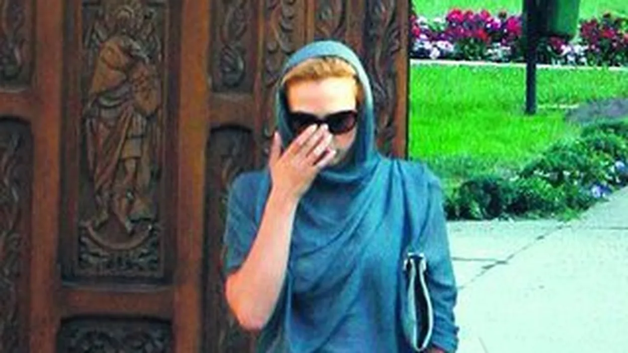 Necazurile au coplesit-o pe Iulia Vantur! S-a refugiat la manastire!