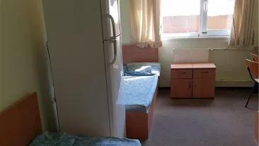 Ce bilețel i-a lăsat un hoț unei studente, după ce i-a furat laptopul din cameră: Îmi pare rău, dar ar trebui să...