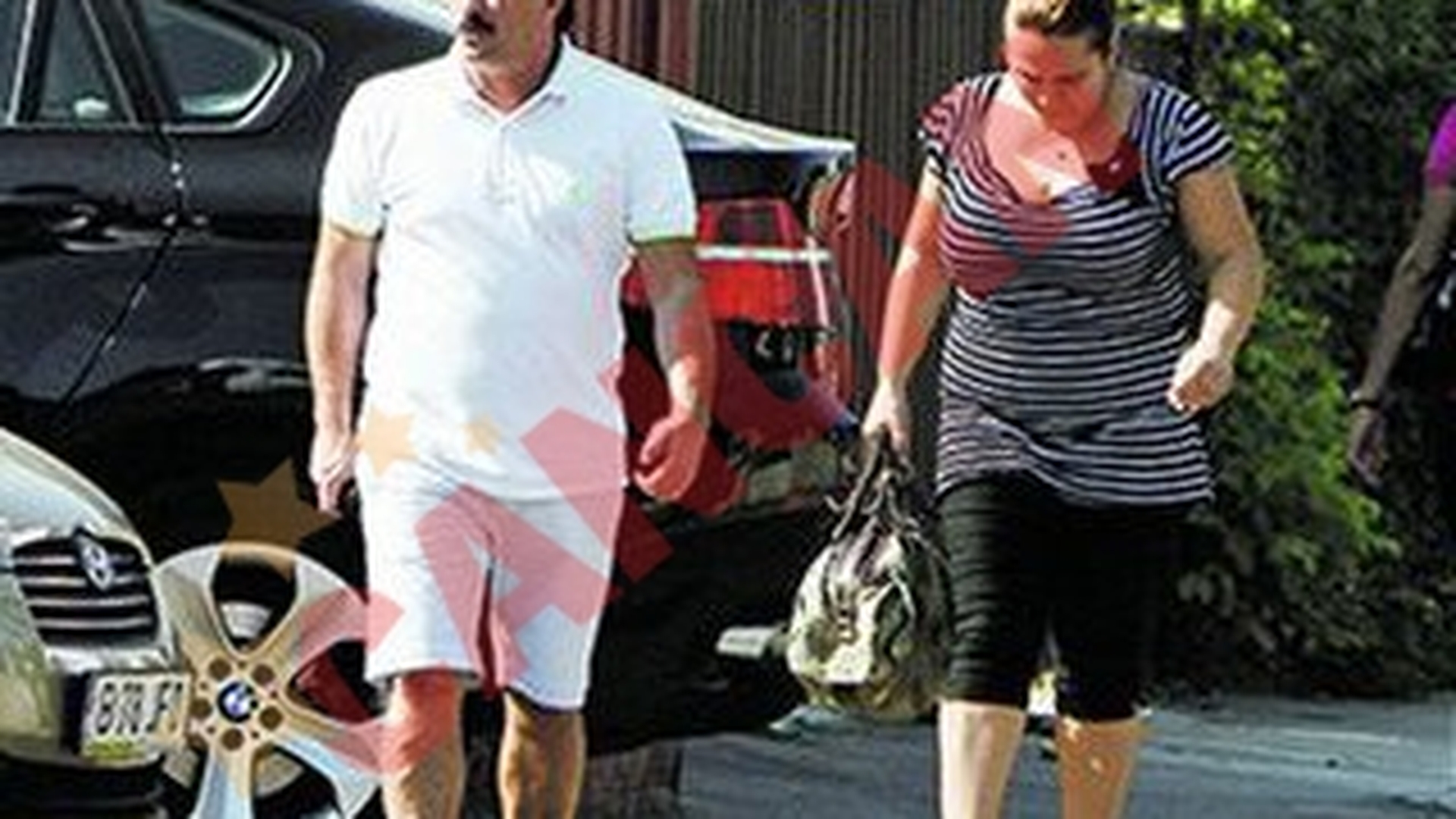 Ii e rusine cu sotia?