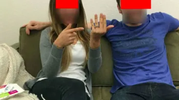 Au publicat pe Facebook o poză în care îşi anunţau logodna. Apoi au regretat enorm! Ce se află în imagine de i-a dat de gol