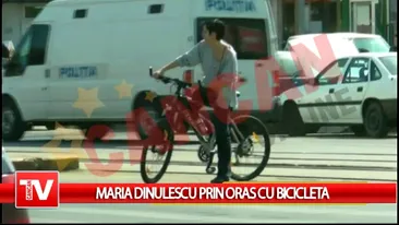 Maria Dinulescu adora sa se plimbe cu bicicleta