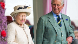 Regina Elisabeta vrea să abdice pentru ca fiul său, Prinţul Charles, să fie rege