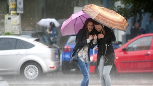 ANM, avertizare generală! COD PORTOCALIU de ploi torenţiale, grindină şi vijelii. Zonele vizate