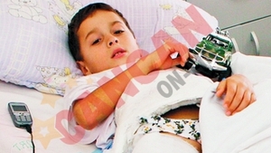 Ei il asteapta pe Mos Craciun in spital!