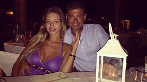 De la meditaţie la petrecere. Cristian Boureanu şi iubita lui, Laura, sunt nelipsiţi de la evenimentele mondene
