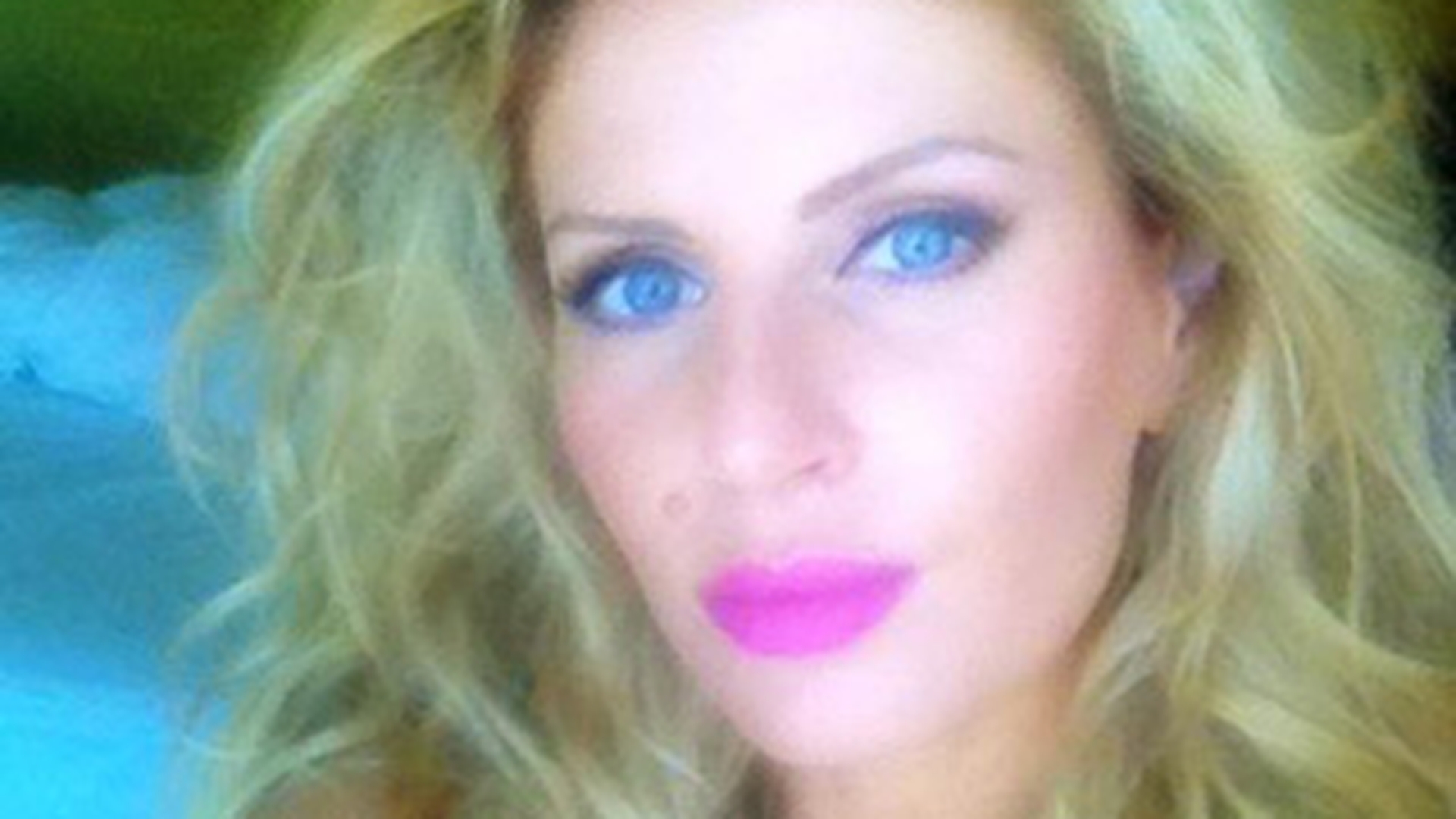 Asa arata Andreea Banica dupa o noapte grea! Iti place de ea?