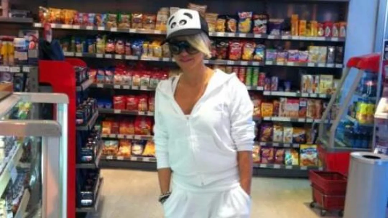 Adelina Pestritu o copiaza pe Anda Adam? Prezentatoarea a inceput sa se imbrace si sa se strambe ca artista