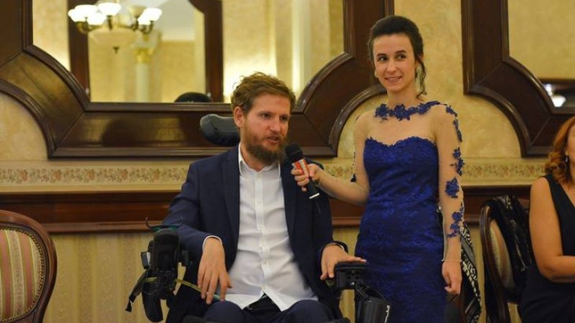Cine este femeia care îl sprijină necondiţionat pe Mihai Neşu. O cheamă Maria Bacaran şi...