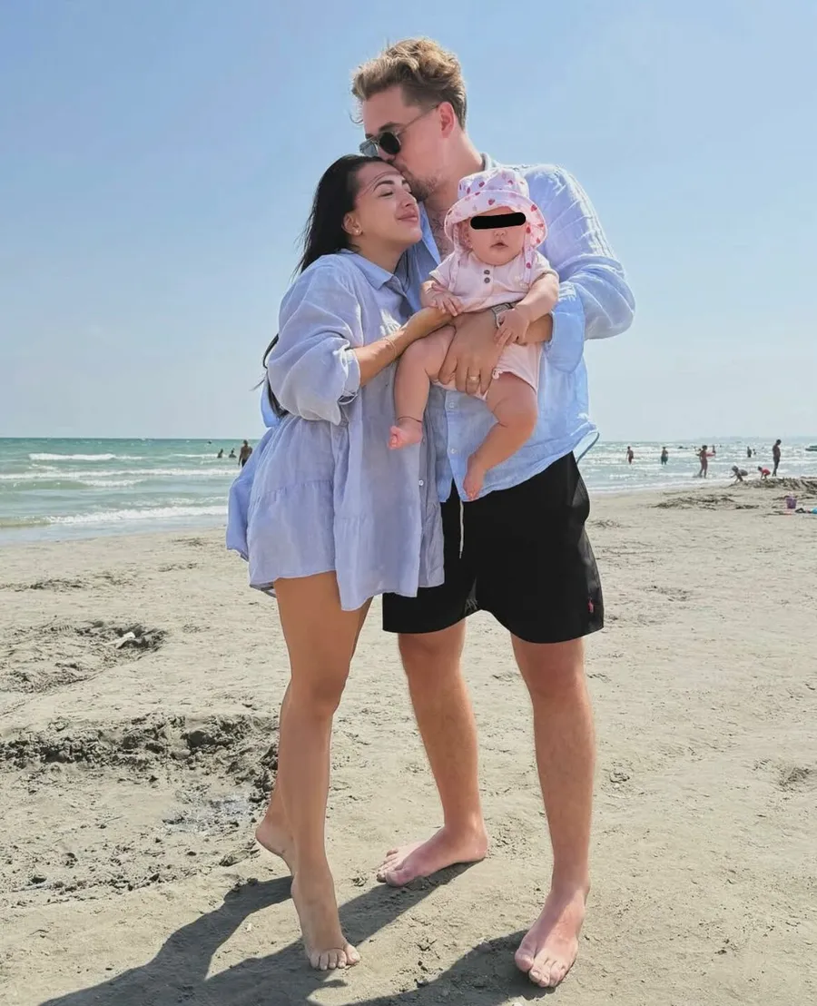 Larisa Iordache si Cristian Chiriță au fost pentru prima dată cu fiica lor la mare