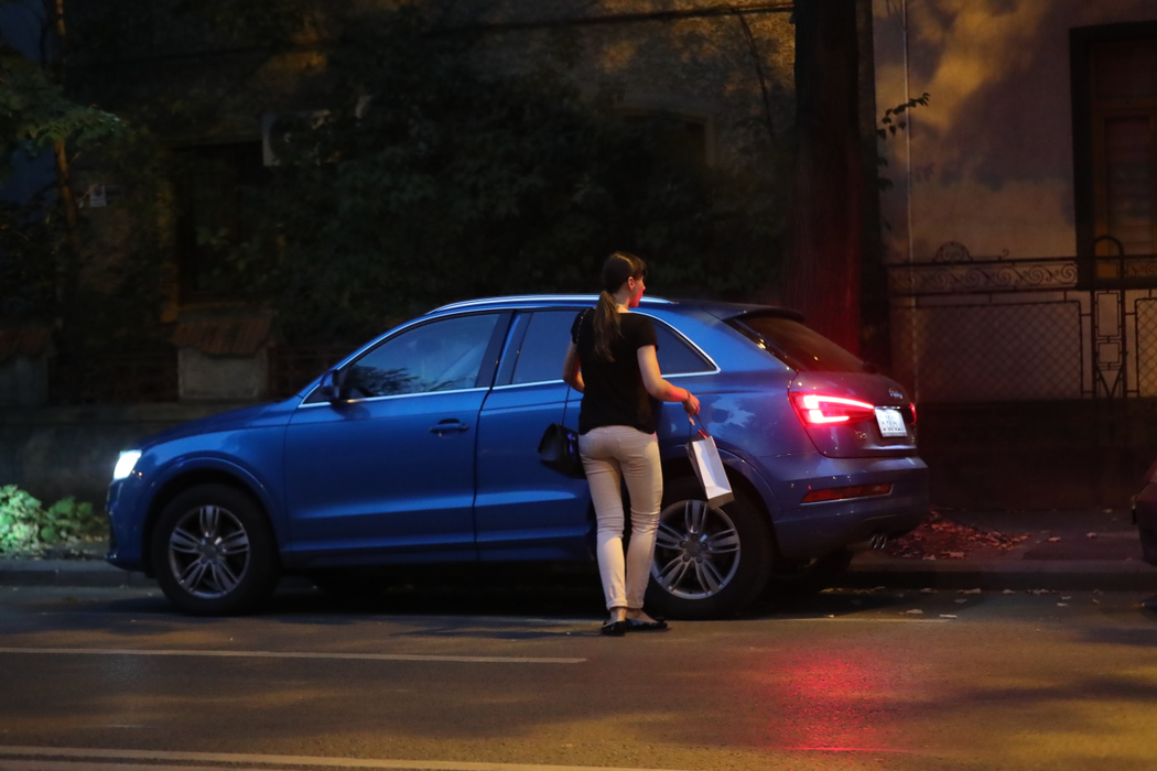 Florentina Gherghiceanu conduce un Audi Q3 şi poartă pe braţ un Chanel de 4000 €