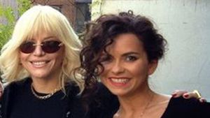Mai tii minte sarutul dintre Britney Spears si Madonna din 2003? Loredana Groza si Inna i-au lasat pe toti cu gura cascata la RMA!