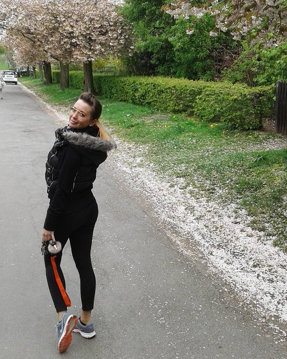 Isabel se ocupă în continuare de imaginea formaţiei