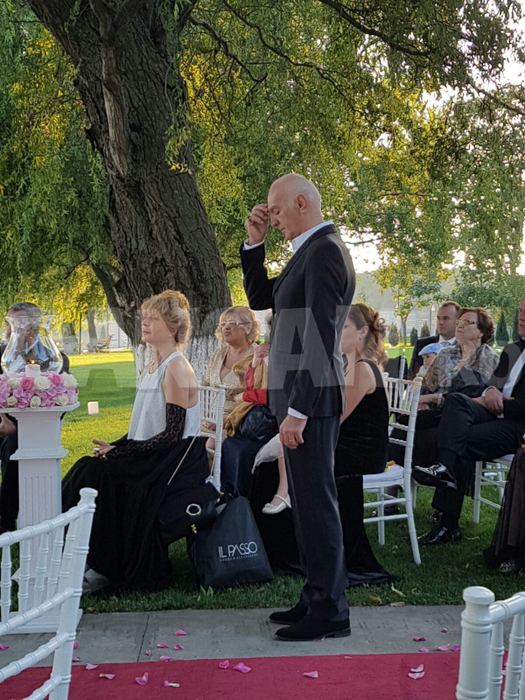 Fiul vitreg al lui Dinu Patriciu, nuntă pe malul lacului. Şi-a dus mireasa la altar cu elicopterul!