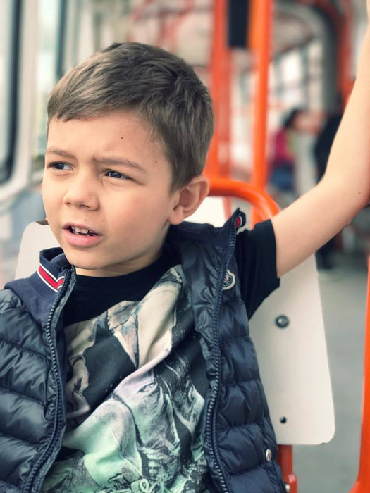 David a ieşit la plimbare cu metroul, tramvaiul şi autobuzul împreună cu tatăl lui