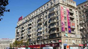 Acuzaţii halucinante între vecini din lumea bună. Blocul-vedetă din Capitală s-a transformat într-un câmp de război: ”E un dezastru! Sex, scandal…”