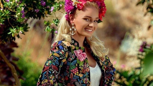 MARIA CONSTANTIN, o adevărată artistă! Soţia lui Marcel Toader a cântat o piesă de la B.U.G. Mafia