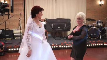 FOTO / L-a pierdut pe Marin de la Gospodar fără pereche, dar a pus ochii pe alt bărbat! De cine s-a îndrăgostit Julieta la nunta anului