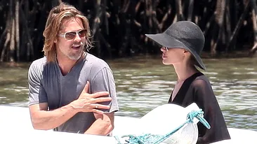 Angelina, Brad si gasca lor de copii, intr-o vacanta de vis in Galapagos