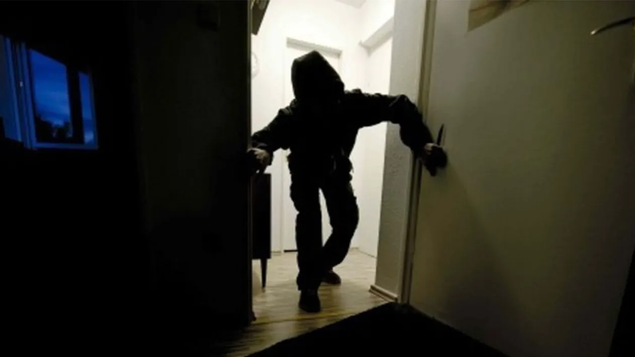 Cel mai inteligent hoț român din Italia. Ce a furat din casa unui cuplu. Acest obiect l-a dat de gol imediat