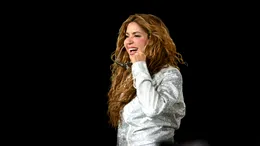 Shakira a căzut pe scenă în timpul unui concert. Gestul de după i-a impresionat pe fani