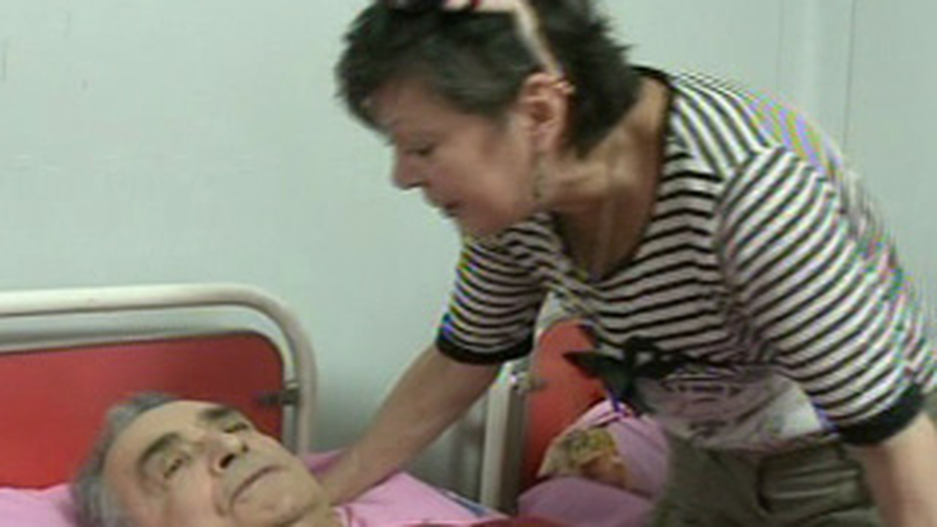 Cel mai mare secret al lui Iurie Darie: anul trecut a fost operat de cancer! Imagini sfasietoare cu actorul pe patul de spital! Acum are apa la creier!