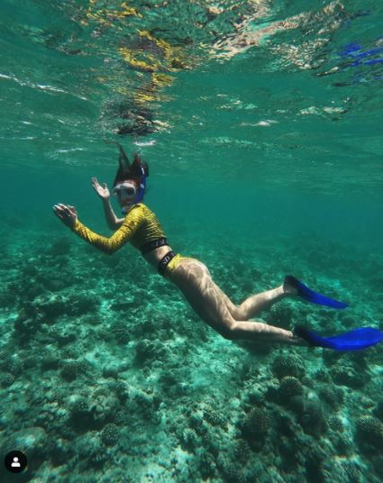 Alexia Eram a încins plajele din Maldive: “Ești adorabilă”. Fiica Andreei Esca și Laura Giurcanu “au făcut concurs” de costume de baie cu tanga | FOTO
