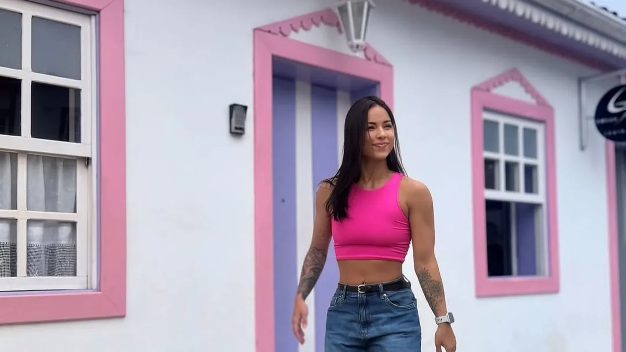 Karla a murit la doar 25 de ani într-un accident rutier cumplit. La aflarea veștii, tatăl său și-a pus capăt zilelor