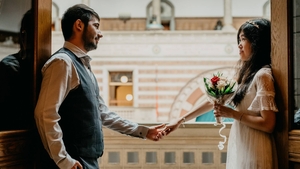 Final fericit în telenovela cu fata din Singapore și olteanul din Vulturești. "După cinci de ani de luptă..."
