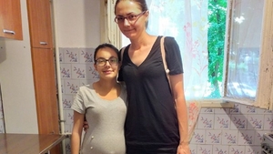 Ea este tânăra de 20 de ani pe care viața a pus-o la pământ. Cum a ajuns Floricuța să trăiască de la 3 ani numai în centre de plasament și să devină mămică la doar 19 ani!