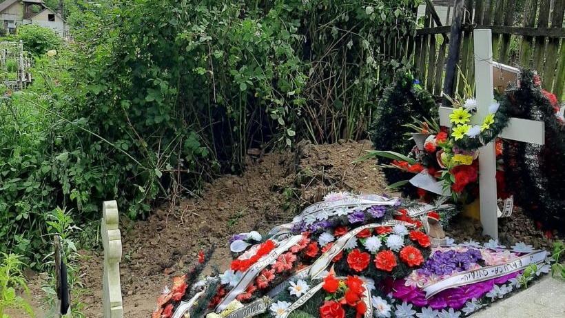 Sonia a murit pentru că avea cizmele mai mari cu 2 numere. Sărăcia a luat viața fetiței de doar 12 ani