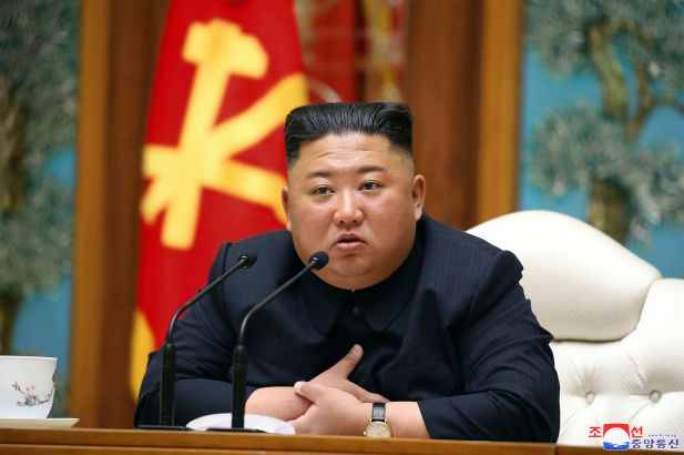Este Kim Jong-Un mort sau viu?! Adevărul despre fotografia din coșciug