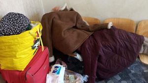 Imaginile durerii! O româncă doarme de 30 de zile în sala de așteptare a unei gări din Italia