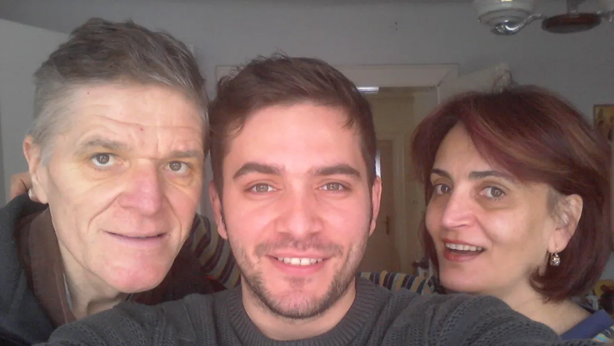 Cristi Nistor, asaltat de cereri pentru concerte in orasul natal! Parintii abia il asteaptau! Vezi cum l-a primit mama lui!