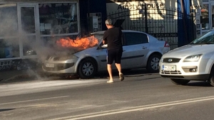 Un autoturism a luat foc din senin. Incidentul s-a produs în Ploiești