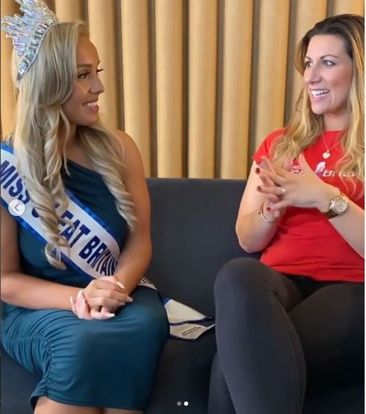 Transformarea uluitoare a unei blonde voluptuoase! A fost părăsită de iubit pentru că era grasă, avea 108 kg, iar acum a ajuns Miss Marea Britanie