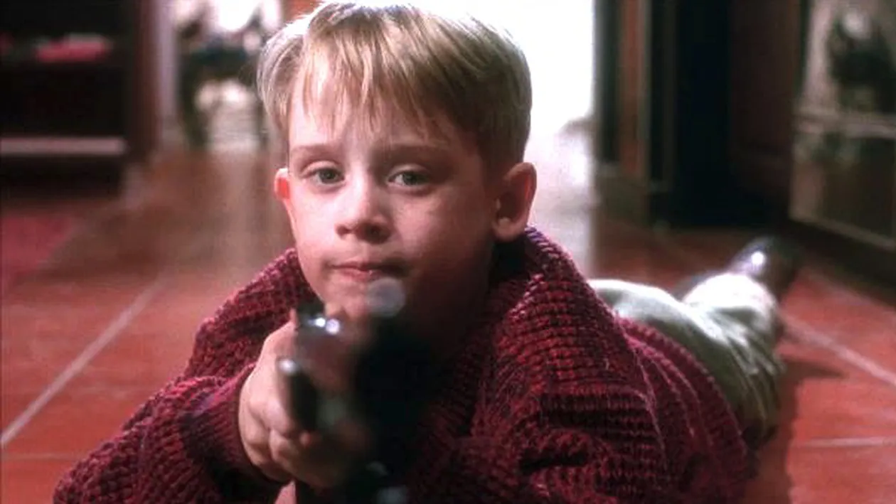 Nu o sa-ti vina sa crezi cum arata acum actorul din “Singur acasa”. Macaulay Culkin si-a luat prietenii si au “pus-o” de un selfie