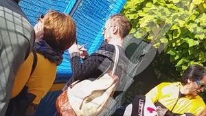Nu l-ai vazut niciodata ASA! Mihai Albu si-a scos fetita in parc! Uite cat de mult a crescut micuta Mikaela!