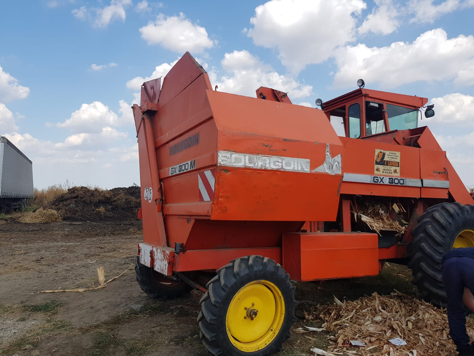 La un pas de tragedie! Un bărbat din Giugiu și-a prins mâna într-un utilaj agricol