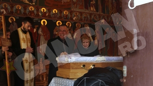 Mica, inmormantata in rochie de mireasa! Tatal printesei de la Abracadabra, in lacrimi: "Uitati-va la ea cat este de frumoasa!"