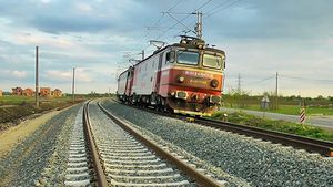 Ce au descoperit polițiștii în rucsacul tânărului român călcat de tren în Italia
