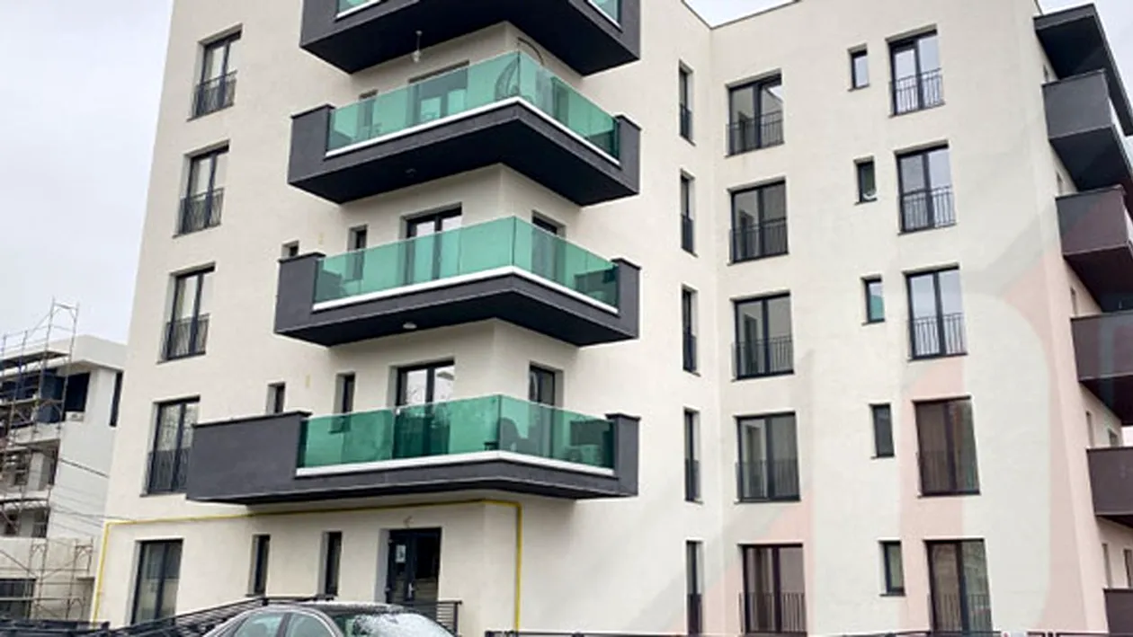 Un tânăr a dat 100.000 de euro pentru un apartament într-o zonă rezidențială din Iași. Când s-a mutat, să leșine: Șervețele umede, prezervative