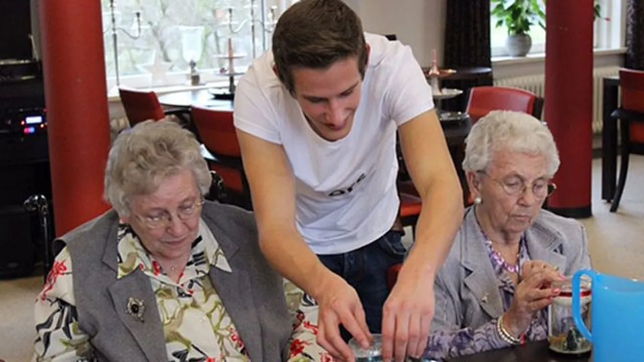 Oferta inedita pentru studenti! Stai gratis daca ai grija de batrani!