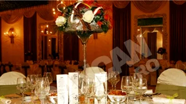 Uite ce tort a avut la botez fetita Andreei Antonescu! A fost accesorizat cu botosei roz din ciocolata