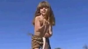 VIDEO Mowgli din realitate! Povestea unei fetiţe care a trăit 10 ani în sălbăticie: "Nu avea nicio frică"