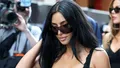 FOTO. Kim Kardashian, apariție fără inhibiții la Monaco. Și-a arătat bustul generos după ce a venit direct de pe iaht la Marele Premiu de Formula 1