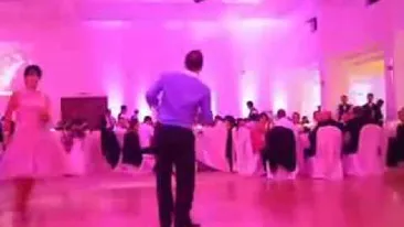 Gigi Becali a făcut show la nunta lui Costa Sponte! A urcat pe scenă şi a cântat