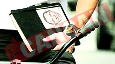 Brad Pitt ii face campanie pe bicicleta lui Obama